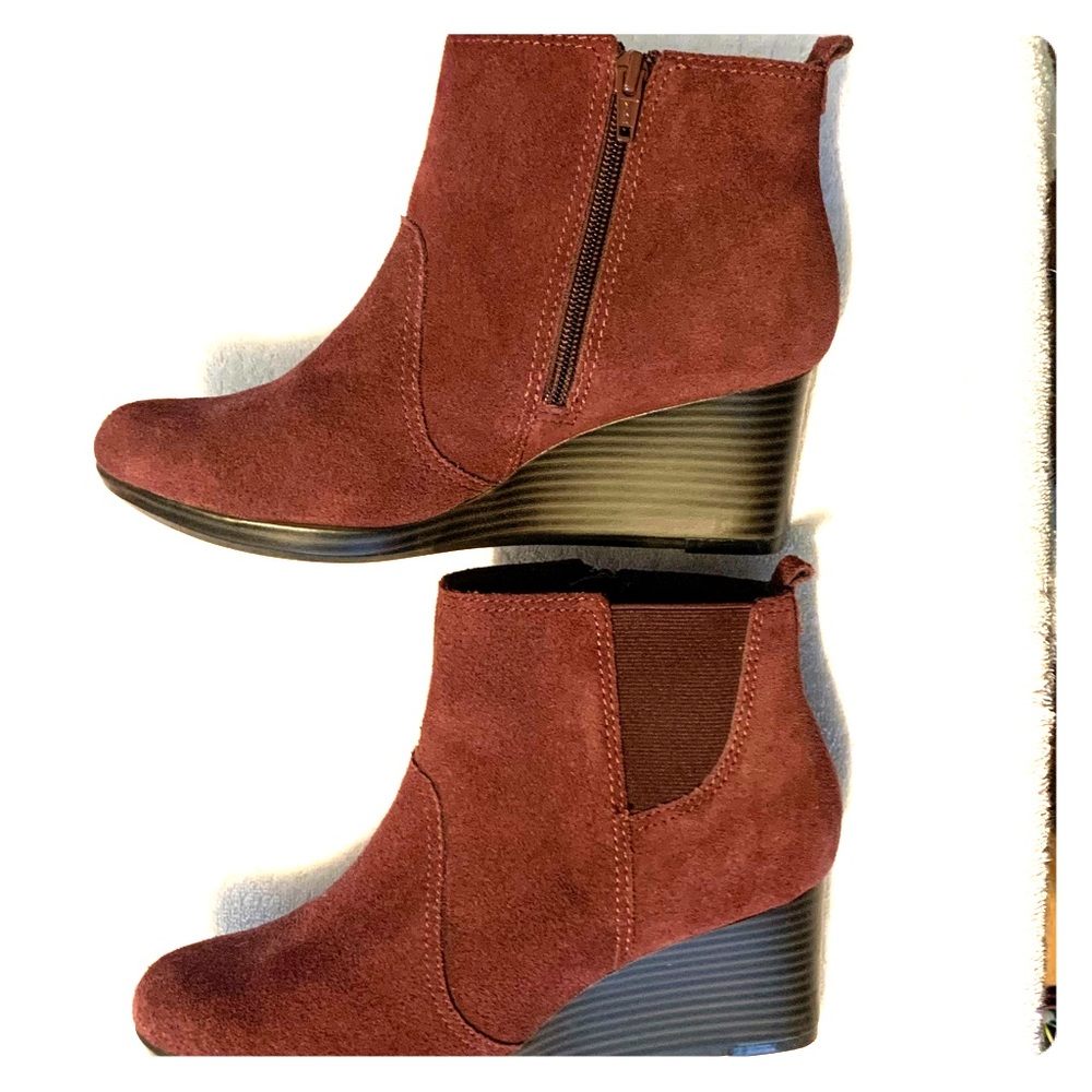 Clarks zip up wedge booties